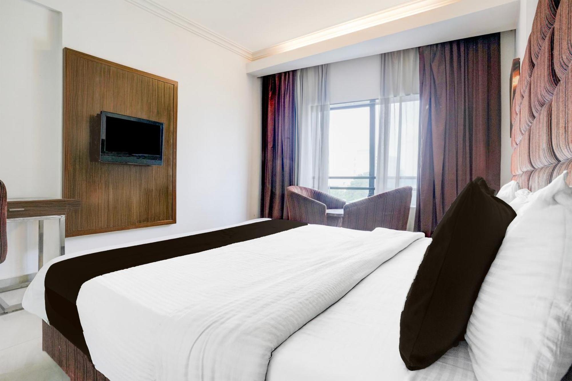 Super Townhouse Oak Bharuch Near Railway Station Formerly Hotel Kohinoor Exterior foto