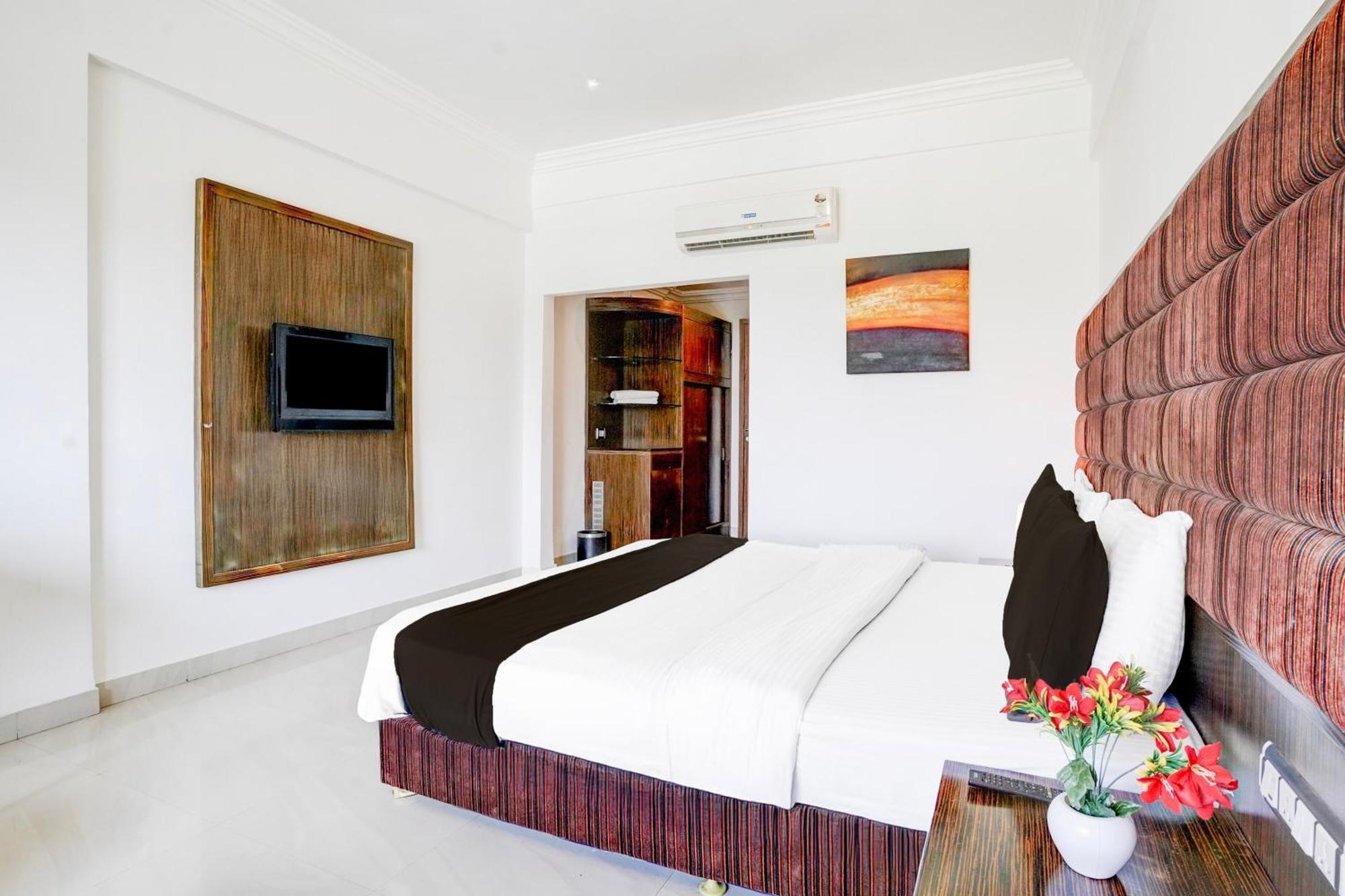 Super Townhouse Oak Bharuch Near Railway Station Formerly Hotel Kohinoor Exterior foto