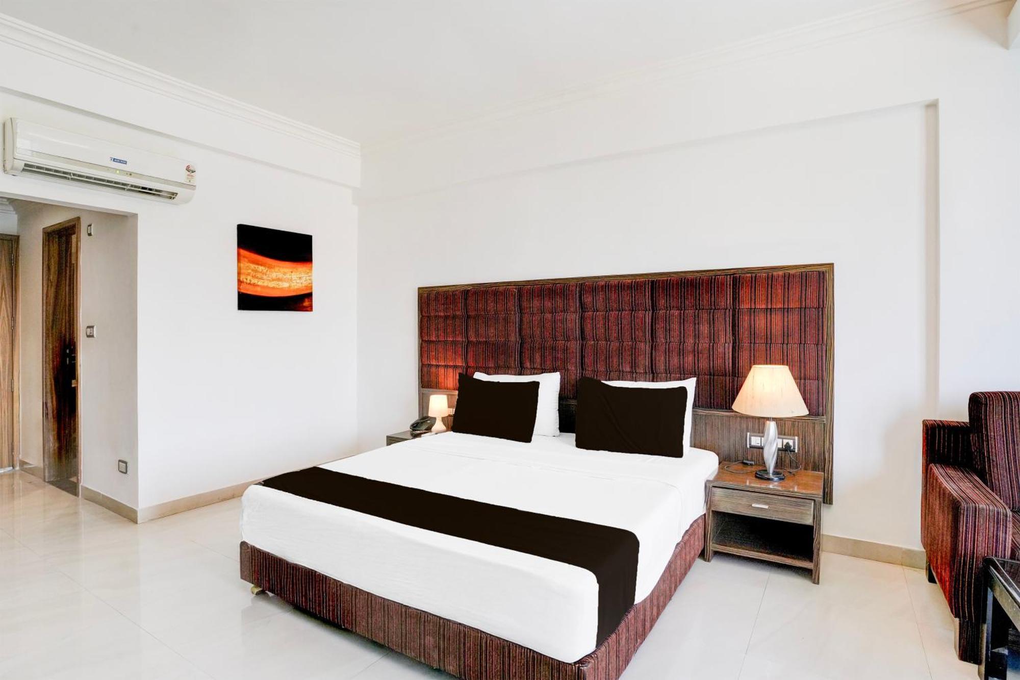 Super Townhouse Oak Bharuch Near Railway Station Formerly Hotel Kohinoor Exterior foto