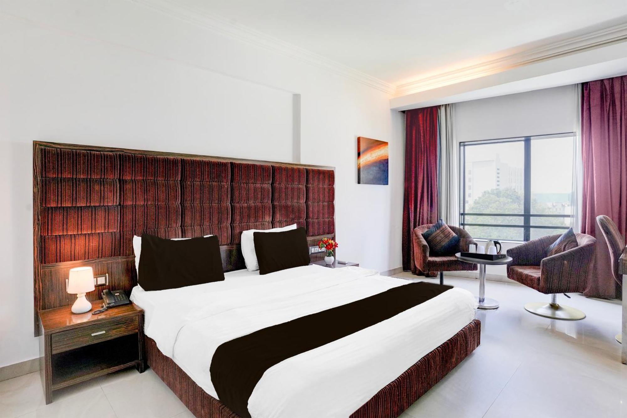 Super Townhouse Oak Bharuch Near Railway Station Formerly Hotel Kohinoor Exterior foto