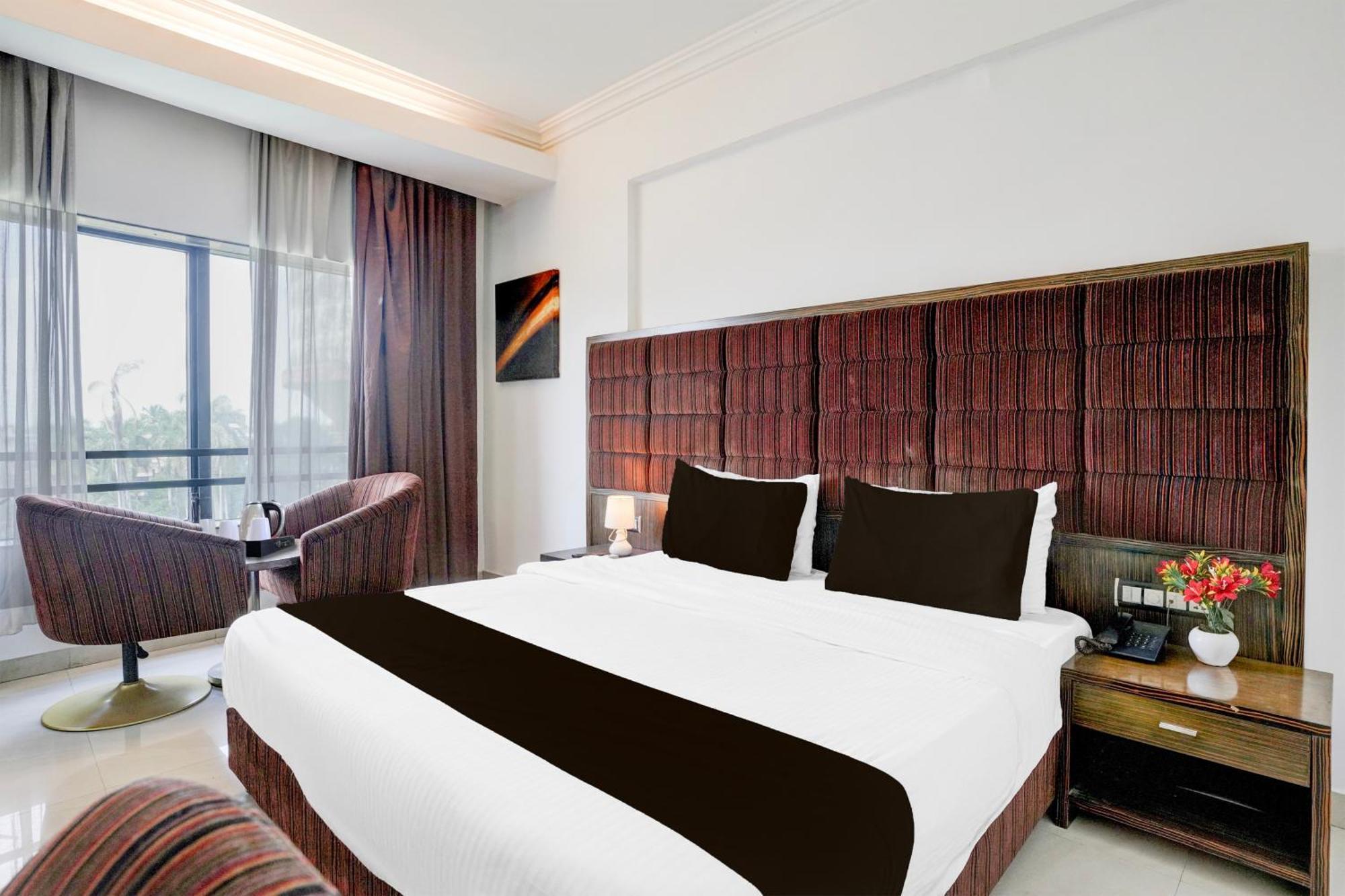Super Townhouse Oak Bharuch Near Railway Station Formerly Hotel Kohinoor Exterior foto