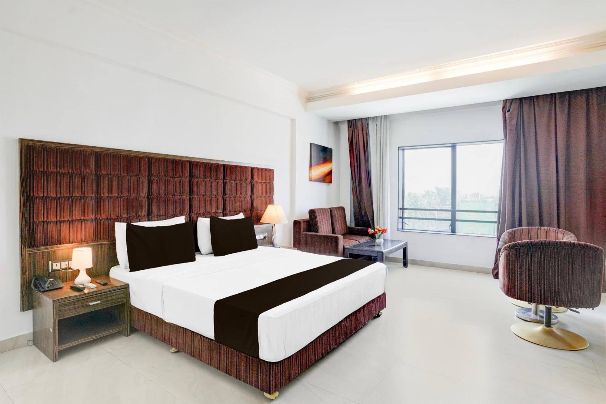 Super Townhouse Oak Bharuch Near Railway Station Formerly Hotel Kohinoor Exterior foto
