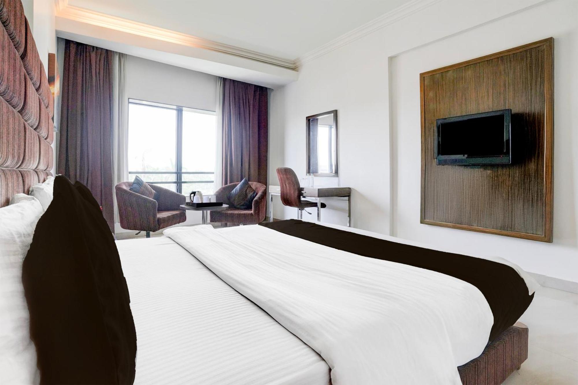 Super Townhouse Oak Bharuch Near Railway Station Formerly Hotel Kohinoor Exterior foto
