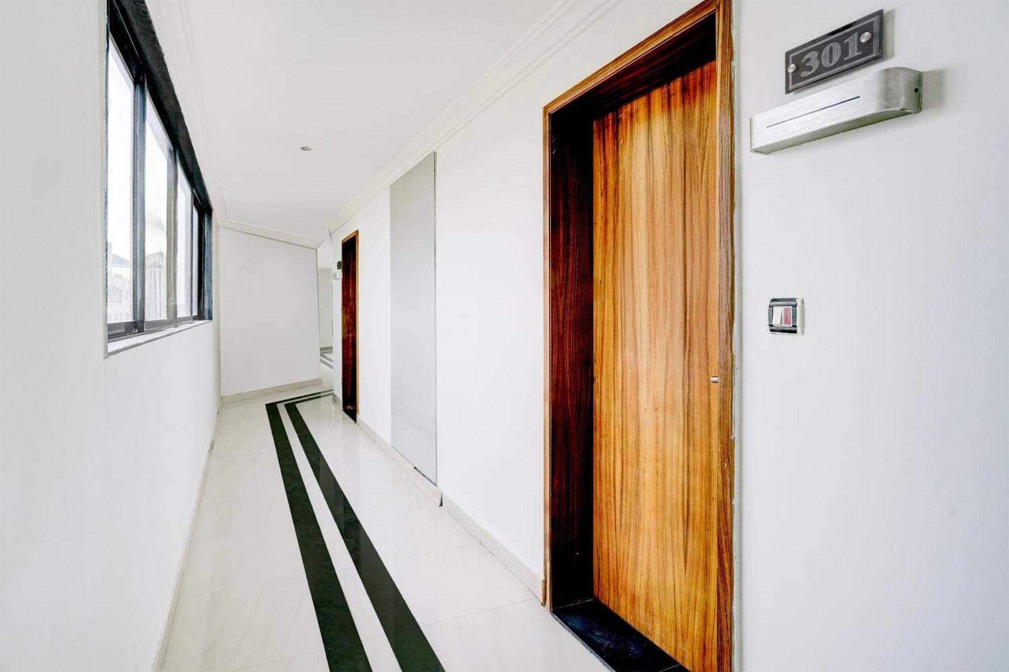 Super Townhouse Oak Bharuch Near Railway Station Formerly Hotel Kohinoor Exterior foto